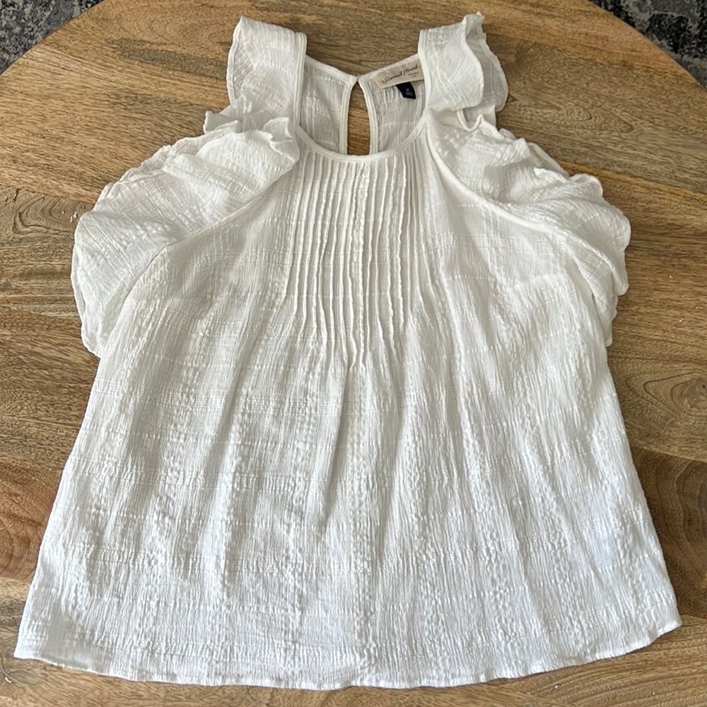 Universal Thread Top. Size M. EUC. Worn once.